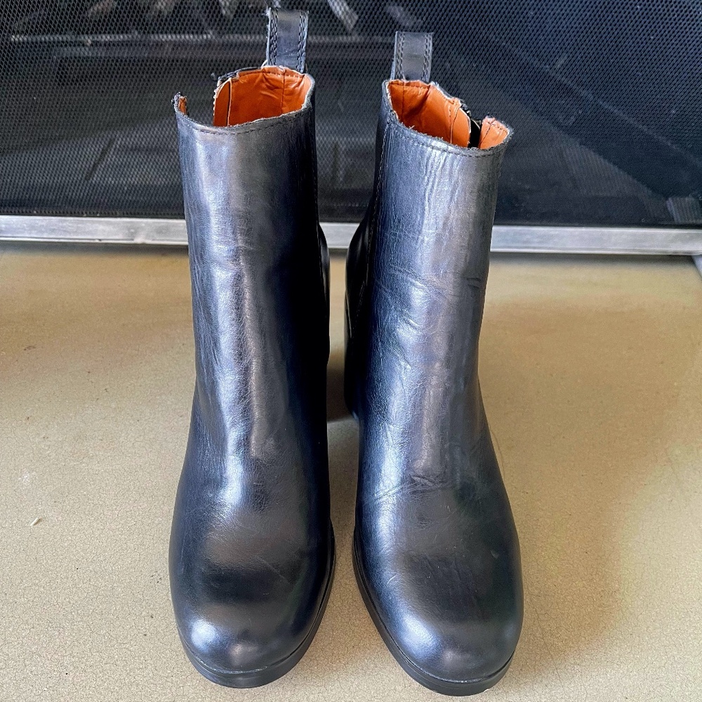 New Gap Womens Zip Heeled Leather Bootie size 8